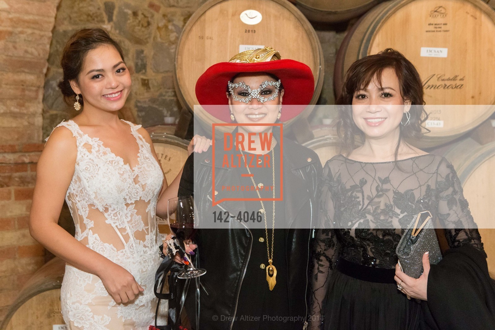 Angelina Tran, Olivia Mai, Thuy Pham, Fundraiser Gala for VIETNAMESE MUSEUM, US, December 14th, 2014, Photo #142-4046 Angelina Tran, Olivia Mai, Thuy Pham, Photo #142-4046