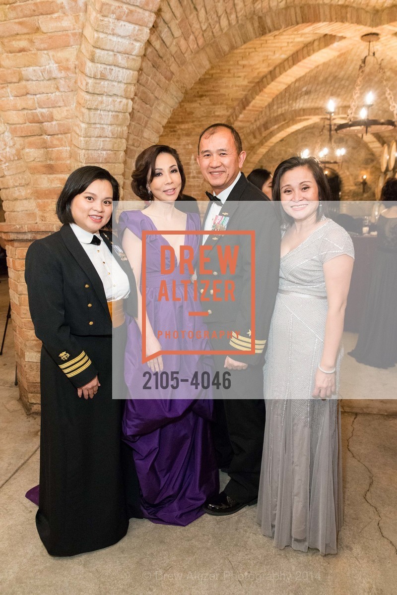 Mimi Phan, Angie Elconin, Tuan Nguyen, Khanh Nguyen, Fundraiser Gala for VIETNAMESE MUSEUM, US, December 14th, 2014, Photo #2105-4046 Mimi Phan, Angie Elconin, Tuan Nguyen, Khanh Nguyen, Photo #2105-4046