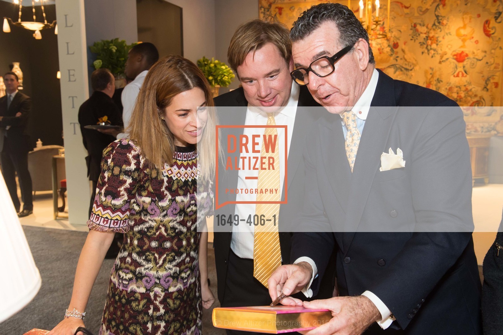 Jeanne Jackson, Hutton Wilkinson, Manfred Flynn Kunhert, The San Francisco Fall Antiques Show, Festival Pavilion, Fort Mason. Festival Pavilion, Fort Mason, October 21st, 2015, Photo #1649-406-1 Jeanne Jackson, Hutton Wilkinson, Manfred Flynn Kunhert, Photo #1649-406-1