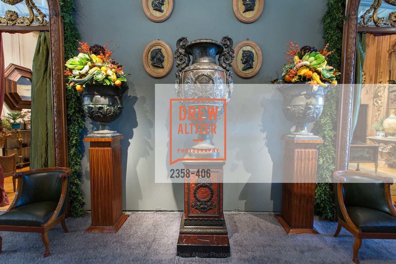 Atmosphere, The San Francisco Fall Antiques Show, Festival Pavilion, Fort Mason. Festival Pavilion, Fort Mason, October 21st, 2015, Photo #2358-406 Atmosphere, Photo #2358-406