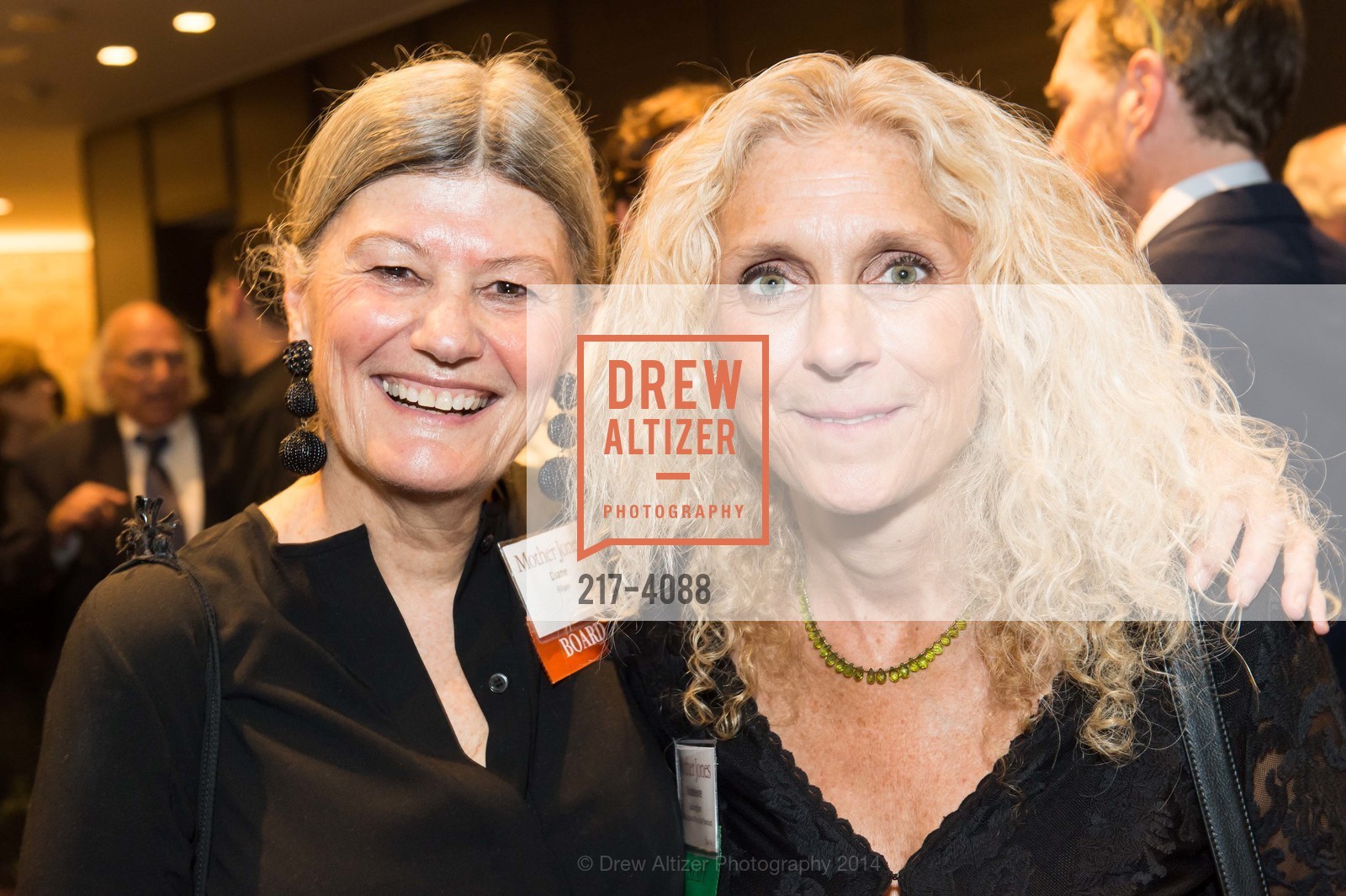 Diane Filippi, Madeleine Buckingham, Mother Jones Annual Dinner, US, October 31st, 2014, Photo #217-4088 Diane Filippi, Madeleine Buckingham, Photo #217-4088