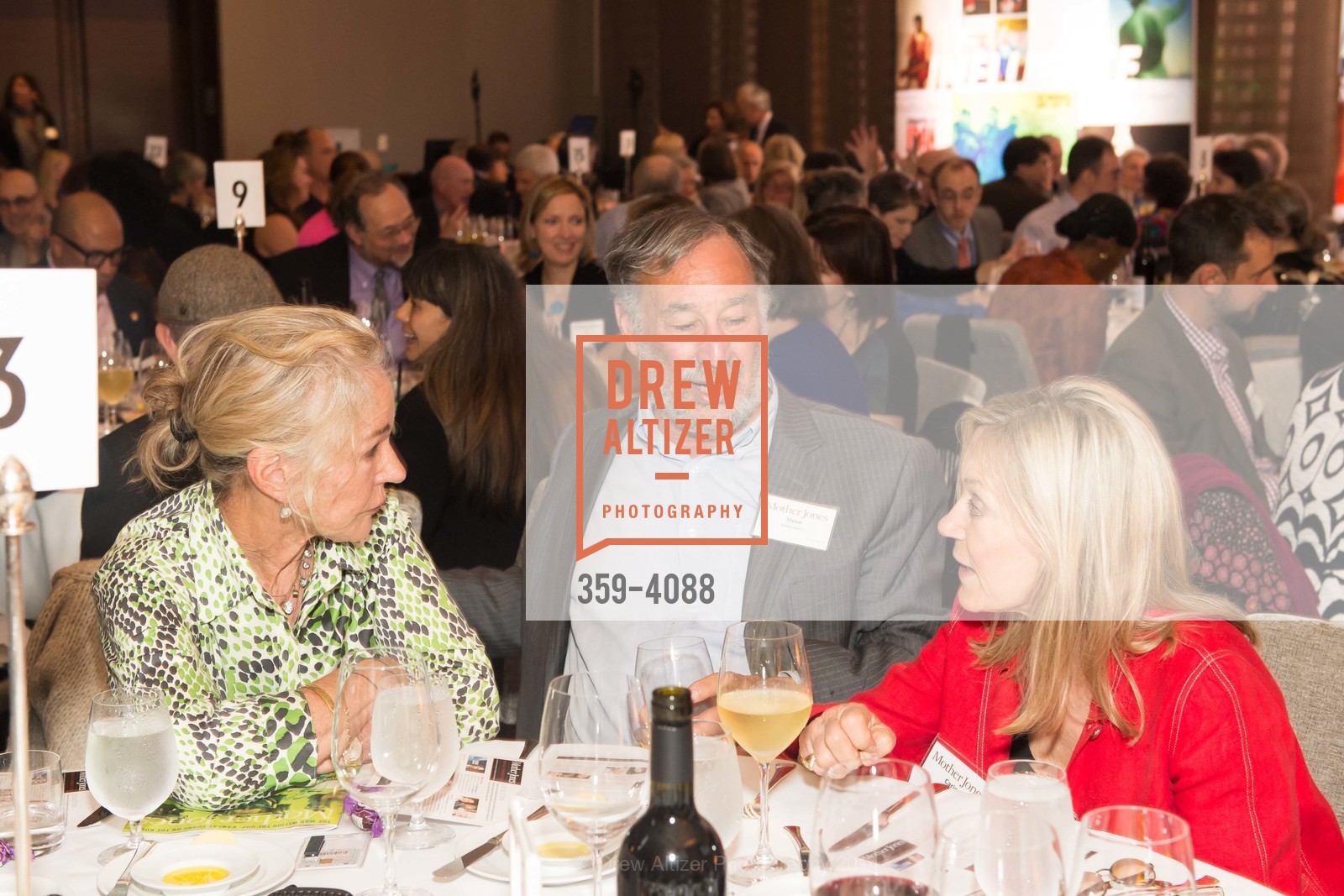 Susie Tompkins Buell, Steve Silberstein, Carina Ryan, Mother Jones Annual Dinner, US, October 31st, 2014, Photo #359-4088 Susie Tompkins Buell, Steve Silberstein, Carina Ryan, Photo #359-4088