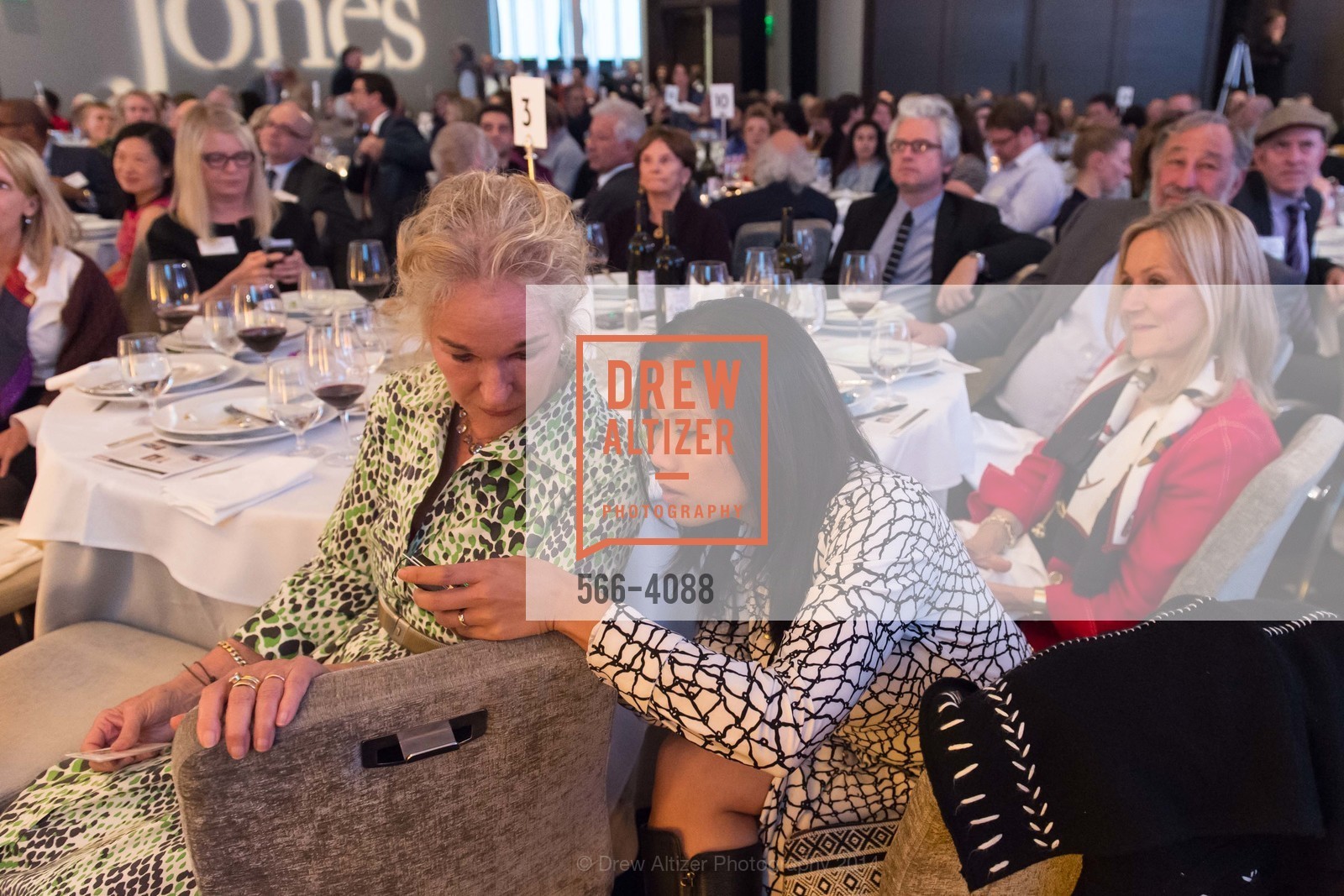Susie Tompkins Buell, Munoz, Mother Jones Annual Dinner, US, October 31st, 2014, Photo #566-4088 Susie Tompkins Buell, Munoz, Photo #566-4088