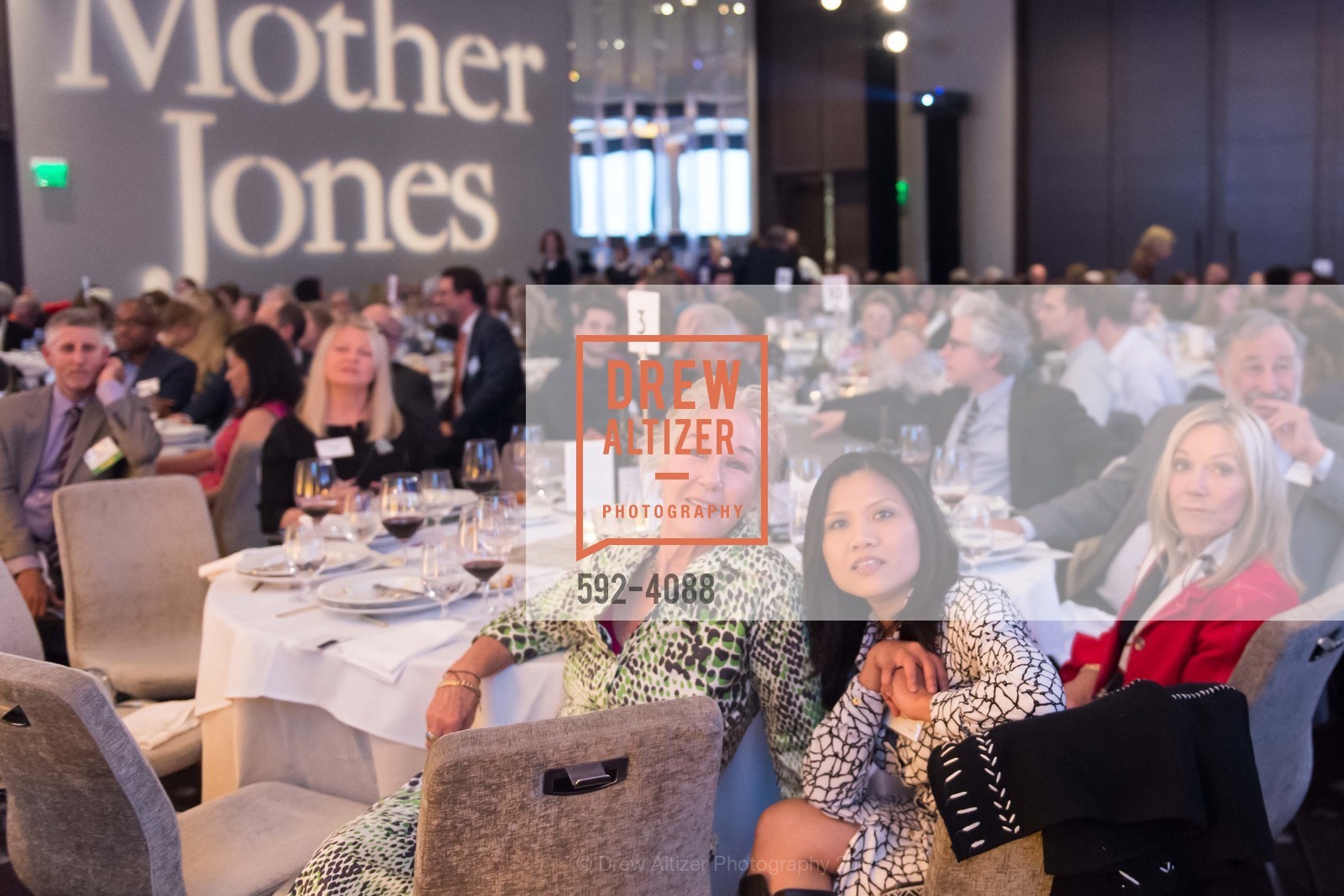 Susie Tompkins Buell, Belinda Munoz, Mother Jones Annual Dinner, US, October 31st, 2014, Photo #592-4088 Susie Tompkins Buell, Belinda Munoz, Photo #592-4088