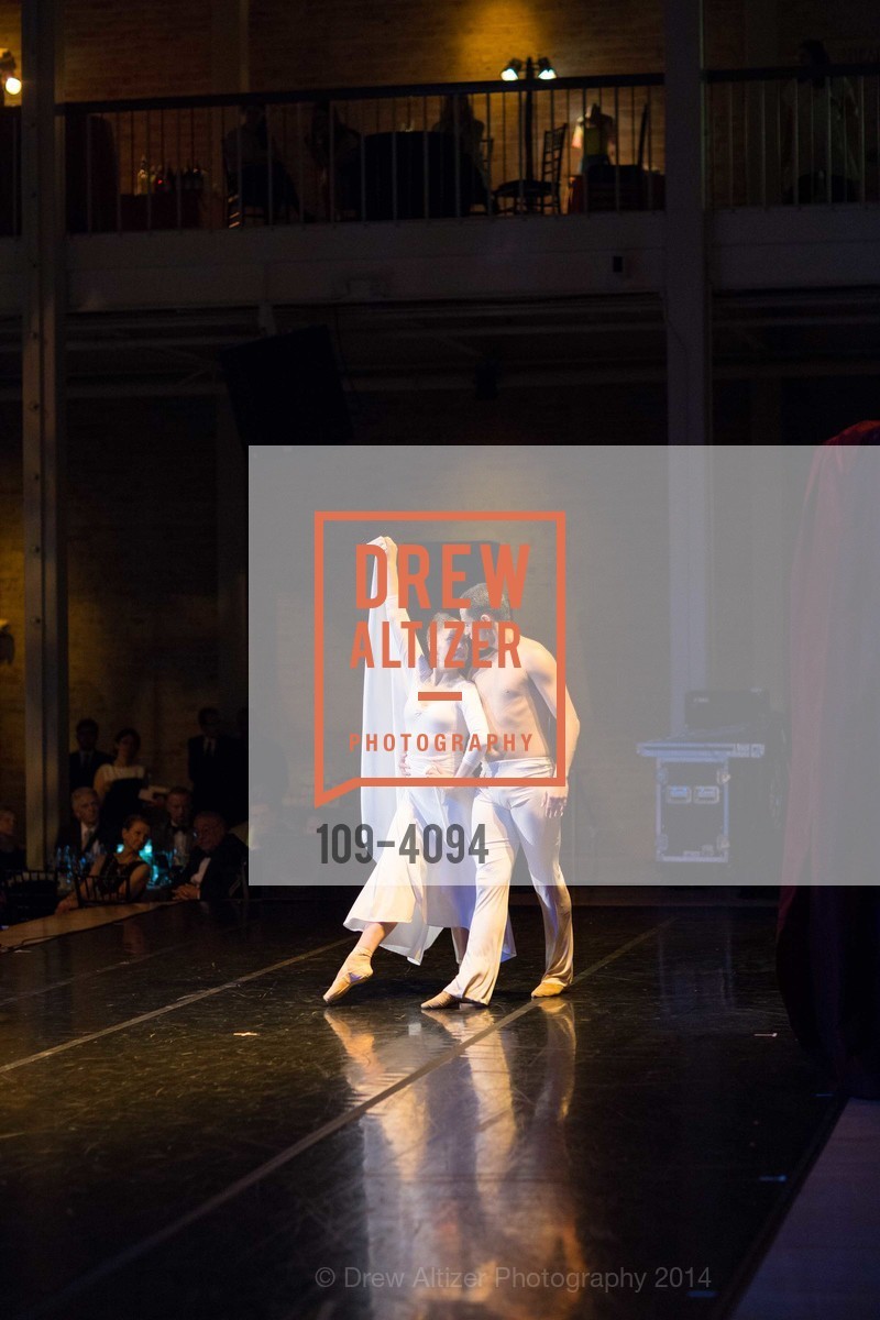 Performance, Photo #109-4094