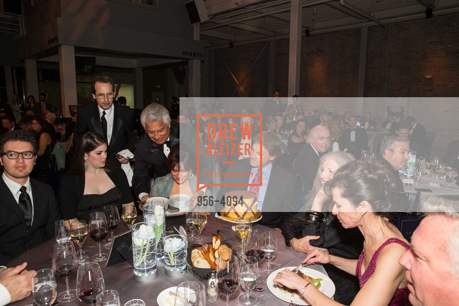 Ryan Torres, Devon La Russa, Elaine La Russa, Tony La Russa, Leah Garchik, Photo #956-4094