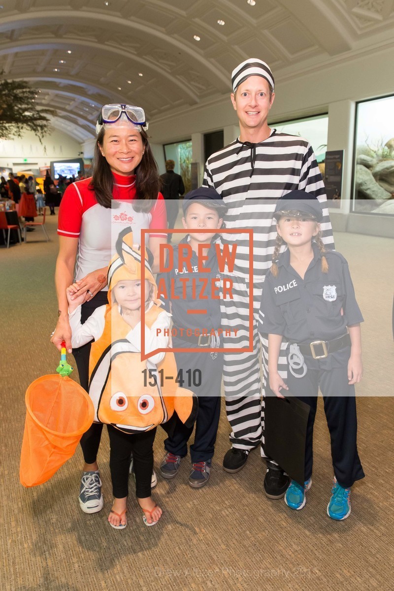 Jennifer Vander Marck, Carine Vander Marck, Theo Vander Marck, Paul Vander Marck, Annabel Vander Marck, California Academy of Sciences Presents SuperNatural Halloween 2015, California Academy of Science. California Academy of Science, . 55 Music Concourse Dr, October 23rd, 2015, Photo #151-410 Jennifer Vander Marck, Carine Vander Marck, Theo Vander Marck, Paul Vander Marck, Annabel Vander Marck, Photo #151-410