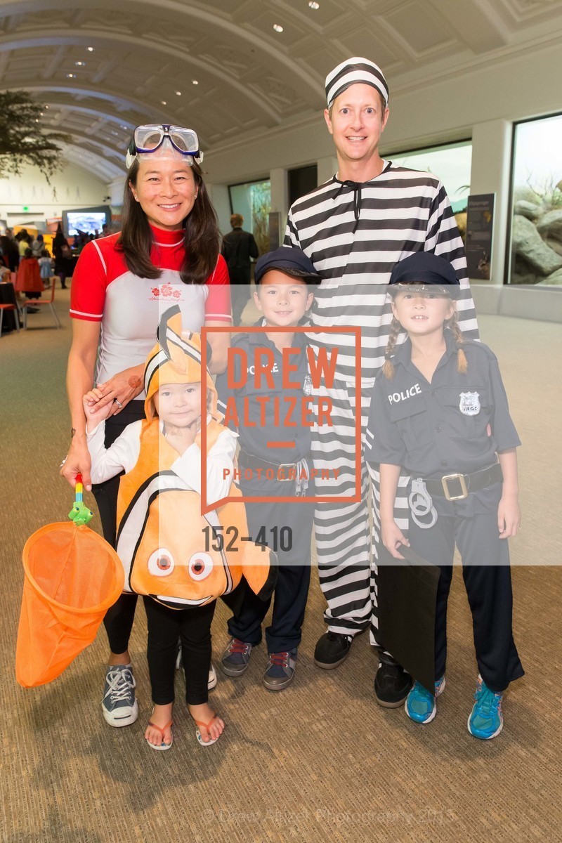 Jennifer Vander Marck, Carine Vander Marck, Theo Vander Marck, Paul Vander Marck, Annabel Vander Marck, California Academy of Sciences Presents SuperNatural Halloween 2015, California Academy of Science. California Academy of Science, . 55 Music Concourse Dr, October 23rd, 2015, Photo #152-410 Jennifer Vander Marck, Carine Vander Marck, Theo Vander Marck, Paul Vander Marck, Annabel Vander Marck, Photo #152-410