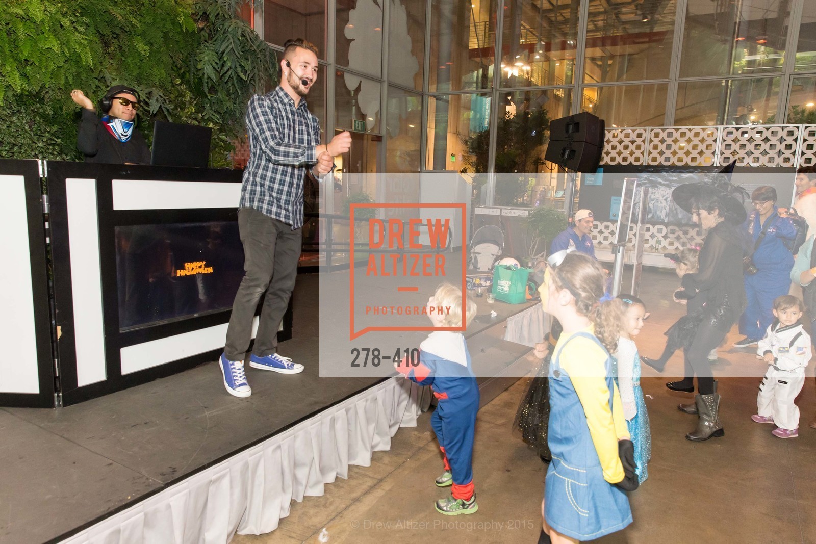 Performance, California Academy of Sciences Presents SuperNatural Halloween 2015, California Academy of Science. 55 Music Concourse Dr, October 23rd, 2015,Drew Altizer, Drew Altizer Photography, full-service agency, private events, San Francisco photographer, photographer california