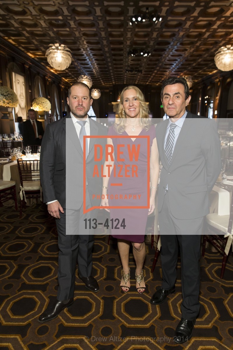Jony Ive, Maria Tengelia Watson, Neal Benezra, 2014 Bay Area Treasure Award Honoring Jonathan Ive, US, October 31st, 2014, Photo #113-4124 Jony Ive, Maria Tengelia Watson, Neal Benezra, Photo #113-4124