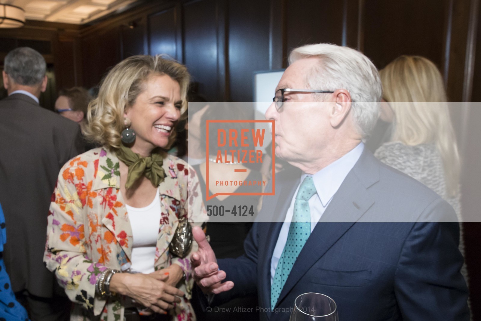 Leigh Matthes, Charles Schwab, 2014 Bay Area Treasure Award Honoring Jonathan Ive, US, October 31st, 2014, Photo #500-4124 Leigh Matthes, Charles Schwab, Photo #500-4124