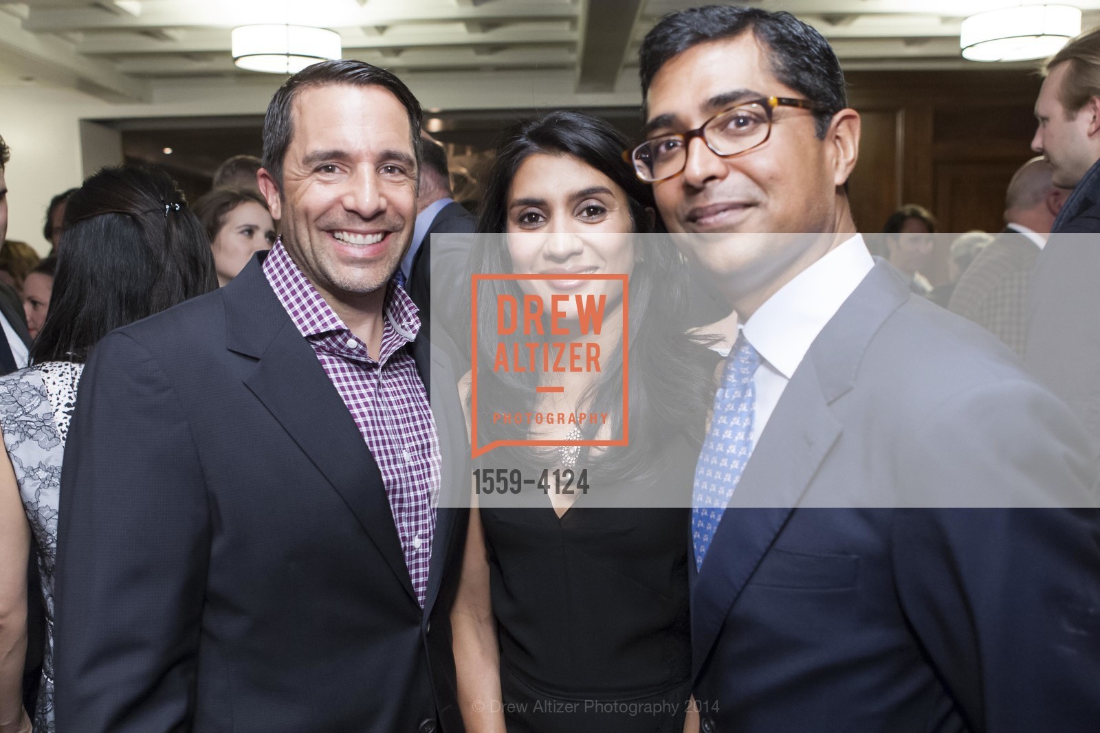 Stuart Peterson, Alka Agrawal, Ravin Agrawal, 2014 Bay Area Treasure Award Honoring Jonathan Ive, US, October 31st, 2014, Photo #1559-4124 Stuart Peterson, Alka Agrawal, Ravin Agrawal, Photo #1559-4124