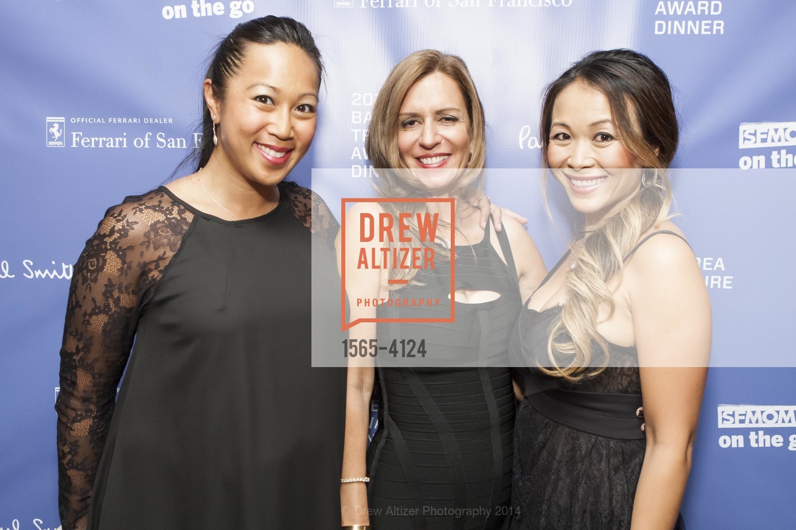 Rhea Miller, Yvette ?, Phien Benitt, 2014 Bay Area Treasure Award Honoring Jonathan Ive, US, October 31st, 2014, Photo #1565-4124 Rhea Miller, Yvette ?, Phien Benitt, Photo #1565-4124