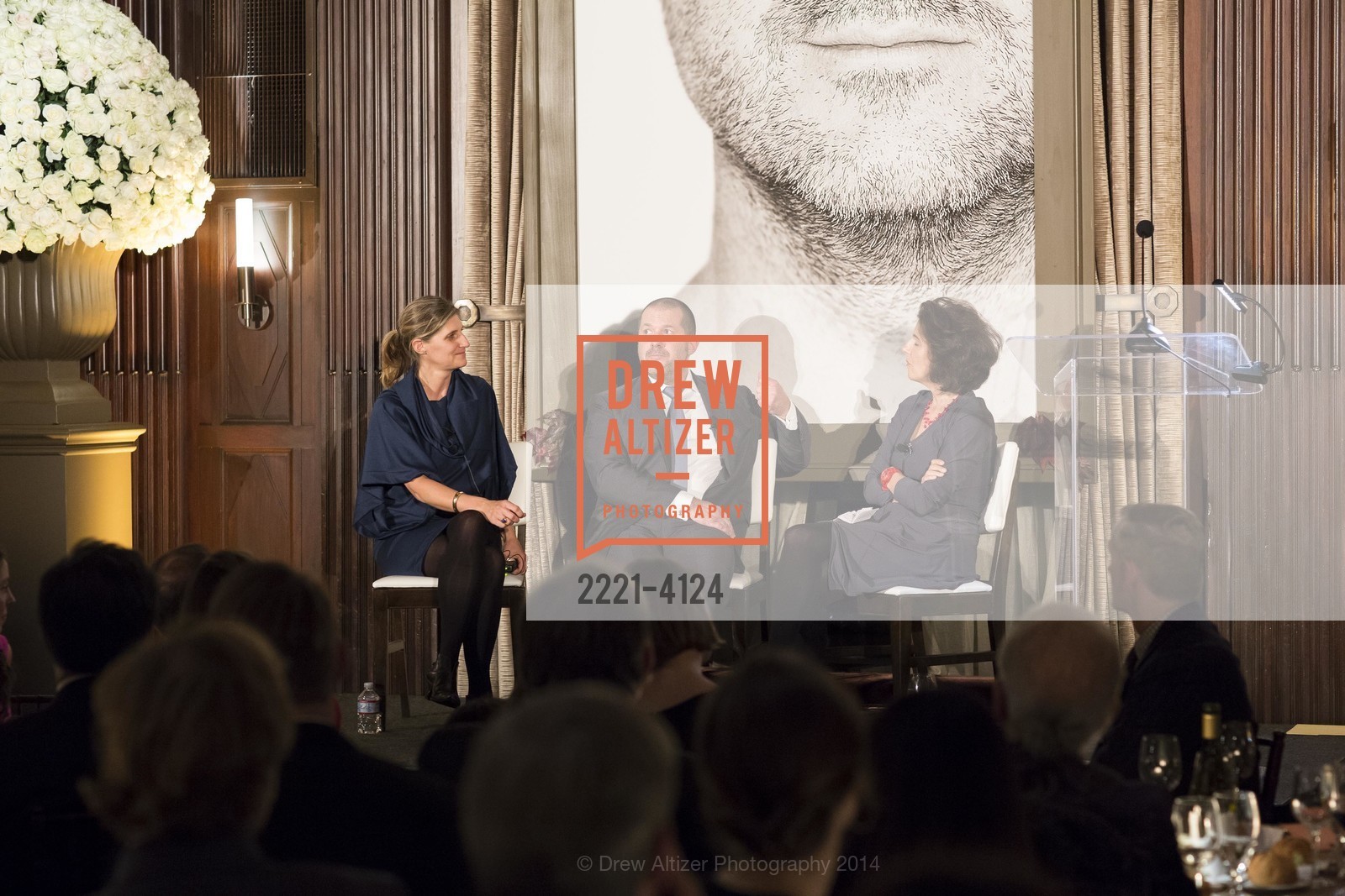 Jennifer Dunlop Fletcher, Jony Ive, Frances Anderton, 2014 Bay Area Treasure Award Honoring Jonathan Ive, US, October 31st, 2014, Photo #2221-4124 Jennifer Dunlop Fletcher, Jony Ive, Frances Anderton, Photo #2221-4124