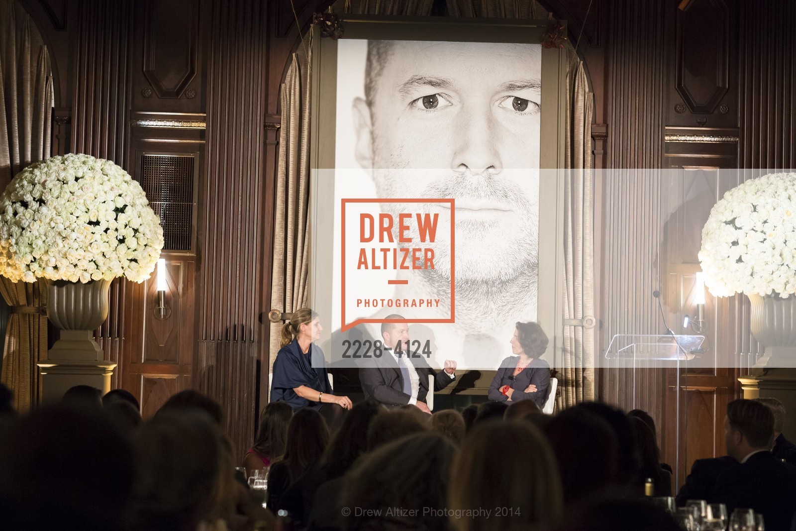 Jennifer Dunlop Fletcher, Jony Ive, Frances Anderton, 2014 Bay Area Treasure Award Honoring Jonathan Ive, US, October 31st, 2014, Photo #2228-4124 Jennifer Dunlop Fletcher, Jony Ive, Frances Anderton, Photo #2228-4124