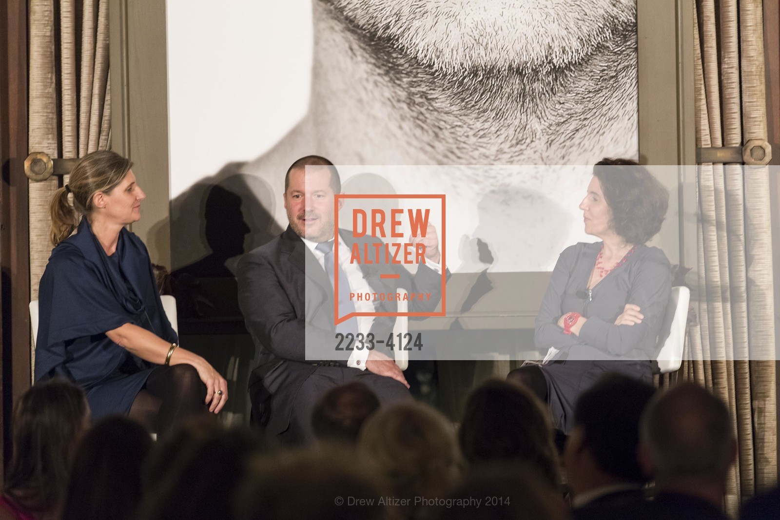 Jennifer Dunlop Fletcher, Jony Ive, Frances Anderton, 2014 Bay Area Treasure Award Honoring Jonathan Ive, US, October 31st, 2014, Photo #2233-4124 Jennifer Dunlop Fletcher, Jony Ive, Frances Anderton, Photo #2233-4124
