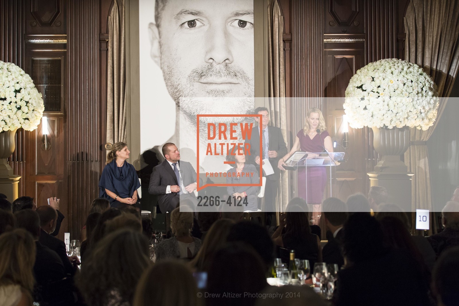Jennifer Dunlop Fletcher, Jony Ive, Frances Anderton, Neal Benezra, Maria Tengelia Watson, 2014 Bay Area Treasure Award Honoring Jonathan Ive, US, October 31st, 2014, Photo #2266-4124 Jennifer Dunlop Fletcher, Jony Ive, Frances Anderton, Neal Benezra, Maria Tengelia Watson, Photo #2266-4124