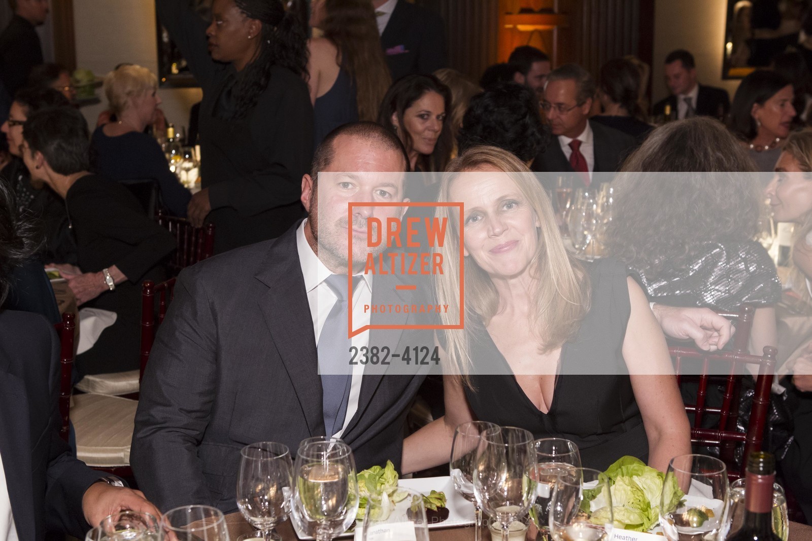 Jony Ive, Heather Ive, 2014 Bay Area Treasure Award Honoring Jonathan Ive, US, October 31st, 2014, Photo #2382-4124 Jony Ive, Heather Ive, Photo #2382-4124