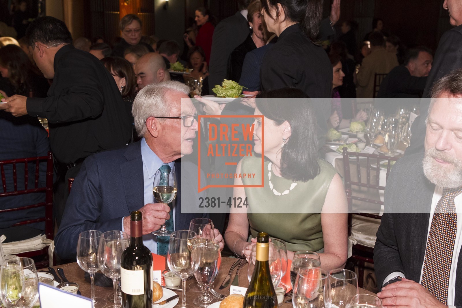 Charles Schwab, Diana Nelson, 2014 Bay Area Treasure Award Honoring Jonathan Ive, US, October 31st, 2014, Photo #2381-4124 Charles Schwab, Diana Nelson, Photo #2381-4124