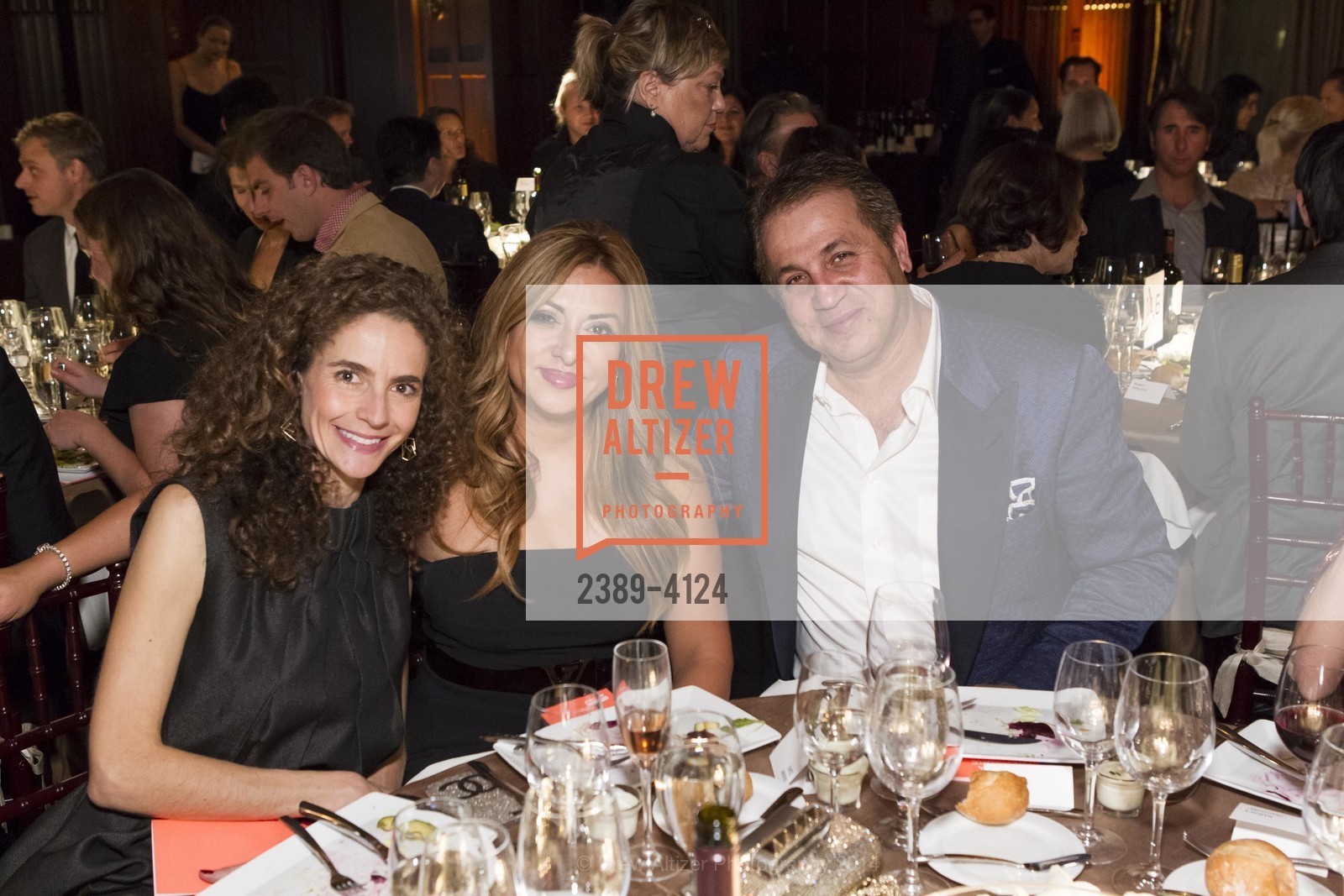 Monica Savini, Susan Dahi, Ed Baalbaki, 2014 Bay Area Treasure Award Honoring Jonathan Ive, US, October 31st, 2014, Photo #2389-4124 Monica Savini, Susan Dahi, Ed Baalbaki, Photo #2389-4124