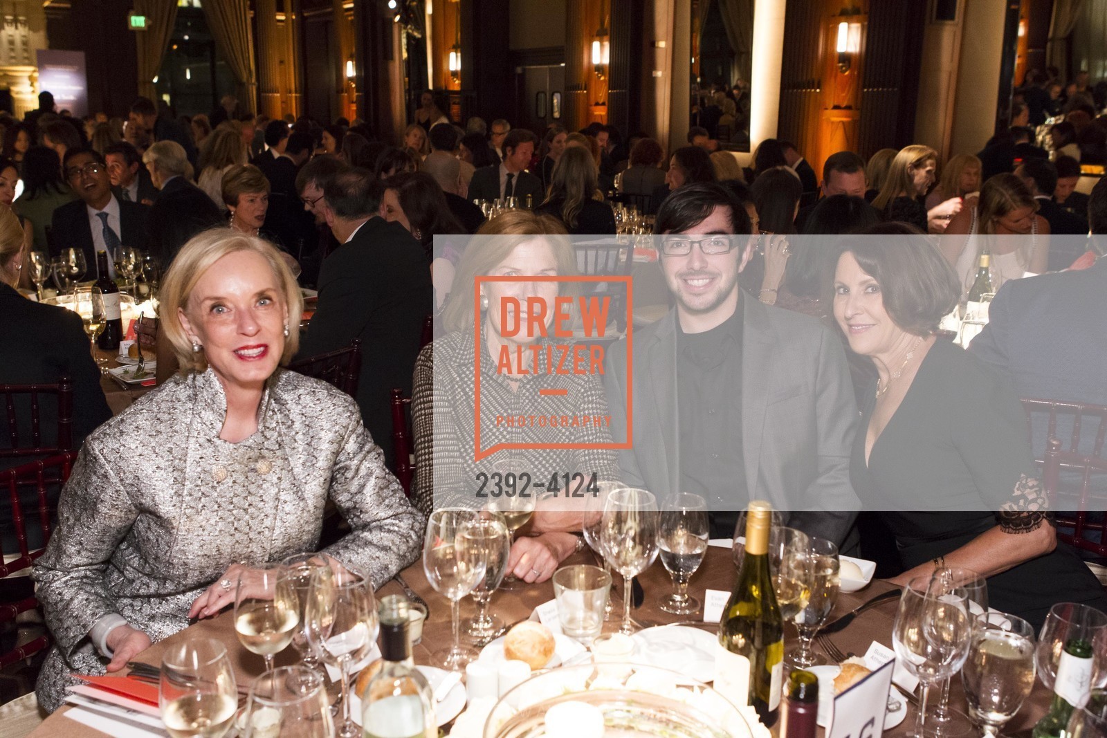 Peggy Newton, Suri Larson, Evan Atherton, Susan Atherton, 2014 Bay Area Treasure Award Honoring Jonathan Ive, US, October 31st, 2014, Photo #2392-4124 Peggy Newton, Suri Larson, Evan Atherton, Susan Atherton, Photo #2392-4124