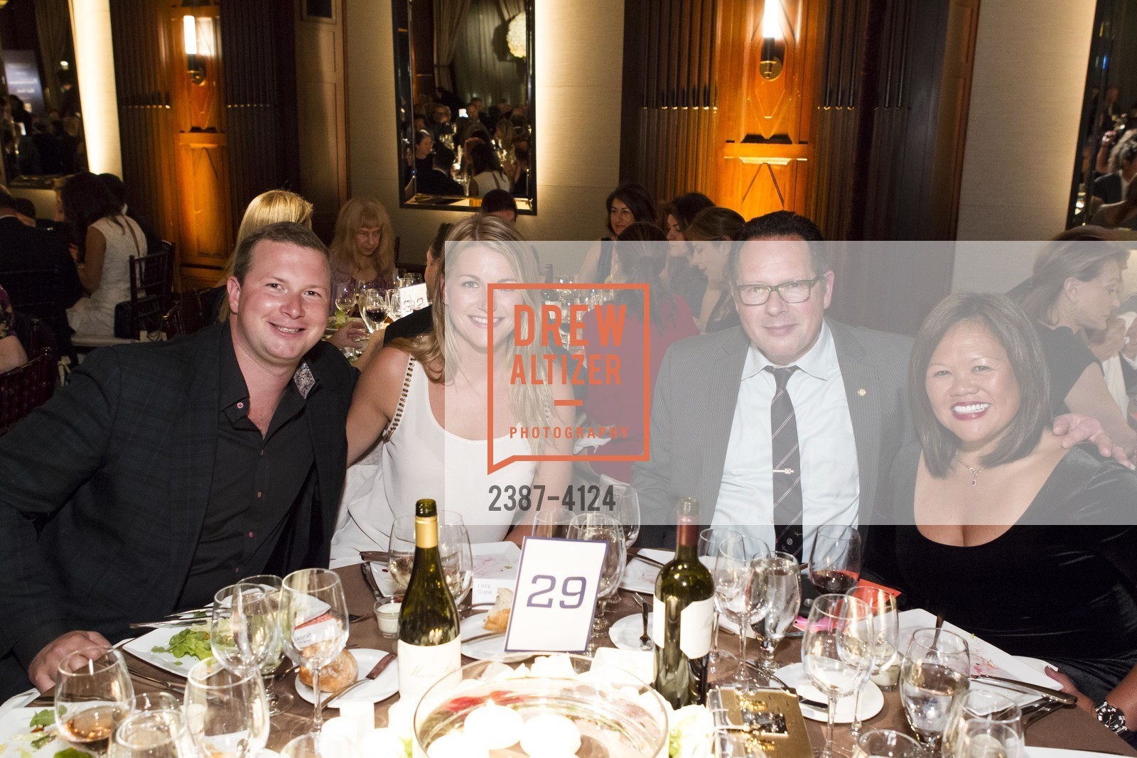 Alistari Crane, Lizzy Crane, Scott Anderson, Camille Anderson, 2014 Bay Area Treasure Award Honoring Jonathan Ive, US, October 31st, 2014, Photo #2387-4124 Alistari Crane, Lizzy Crane, Scott Anderson, Camille Anderson, Photo #2387-4124