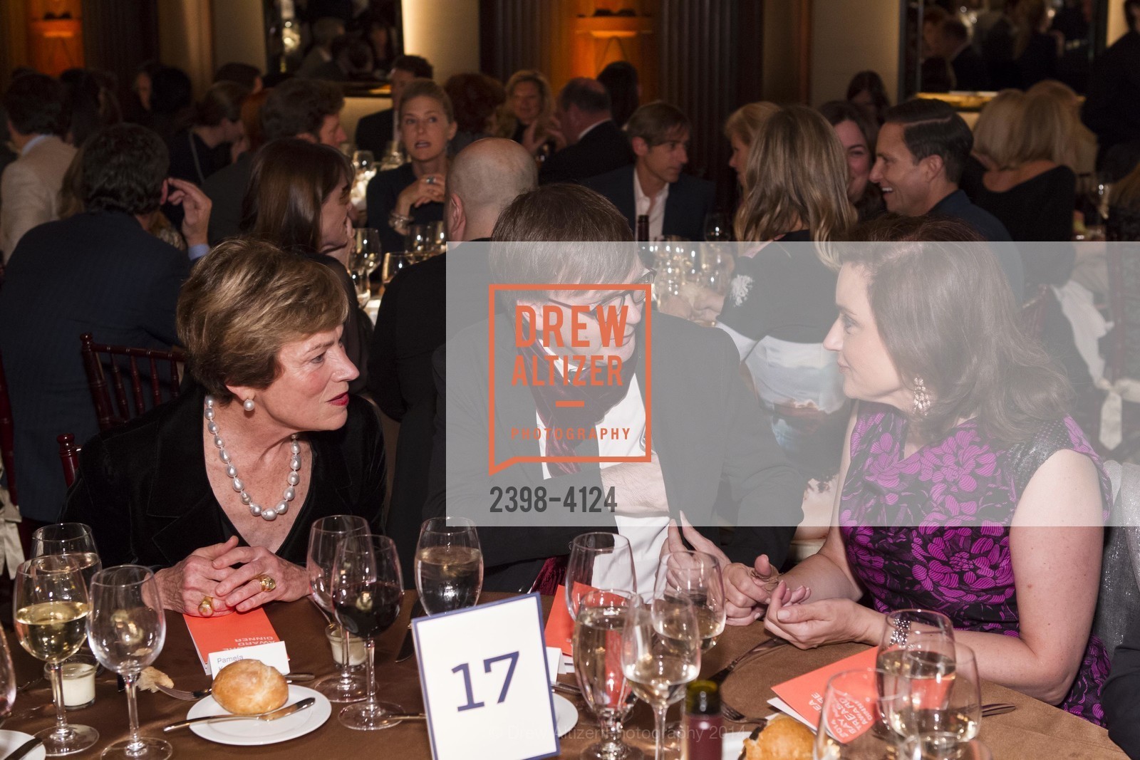 Pam Kramlich, Kevin Lynch, Dolly Chammas, 2014 Bay Area Treasure Award Honoring Jonathan Ive, US, October 31st, 2014, Photo #2398-4124 Pam Kramlich, Kevin Lynch, Dolly Chammas, Photo #2398-4124