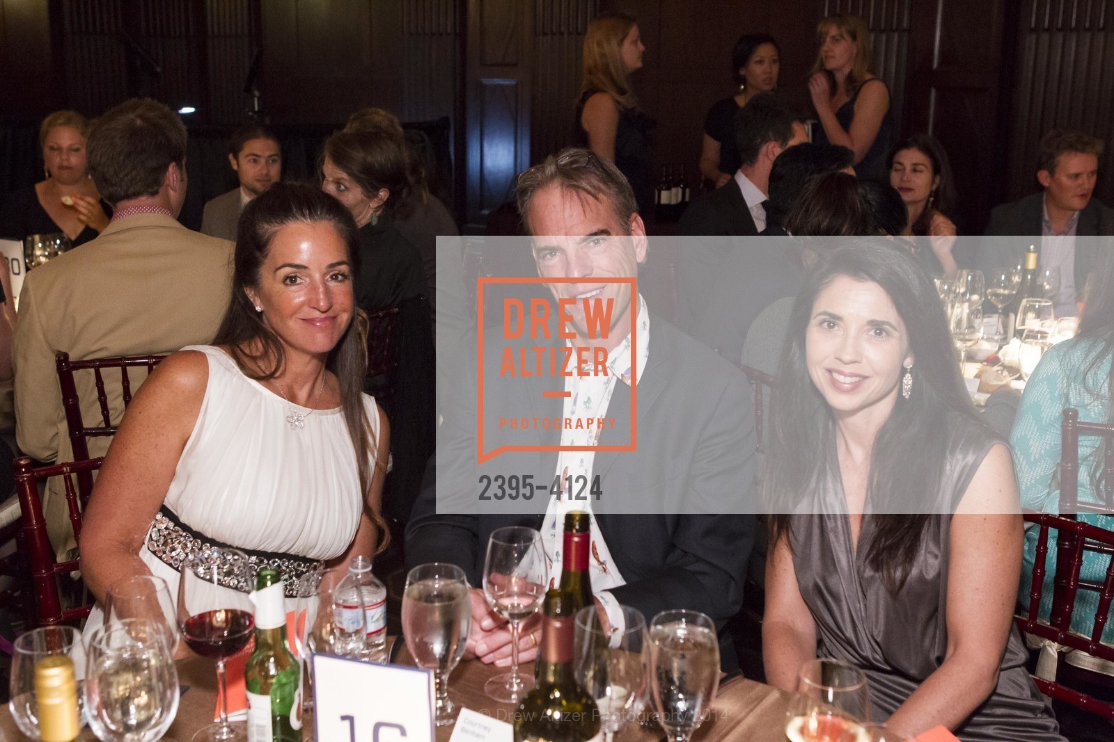 Linda Moscone, Courtney Benham, Candace Cavanaugh, 2014 Bay Area Treasure Award Honoring Jonathan Ive, US, October 31st, 2014, Photo #2395-4124 Linda Moscone, Courtney Benham, Candace Cavanaugh, Photo #2395-4124