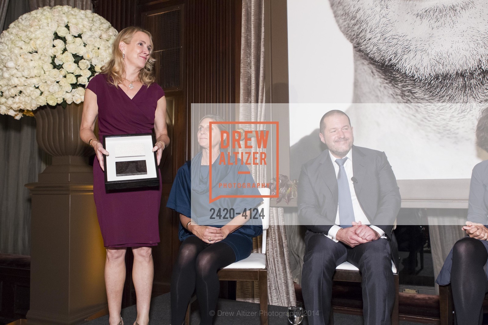 Maria Tengelia Watson, Jennifer Dunlop Fletcher, Jony Ive, 2014 Bay Area Treasure Award Honoring Jonathan Ive, US, October 31st, 2014, Photo #2420-4124 Maria Tengelia Watson, Jennifer Dunlop Fletcher, Jony Ive, Photo #2420-4124