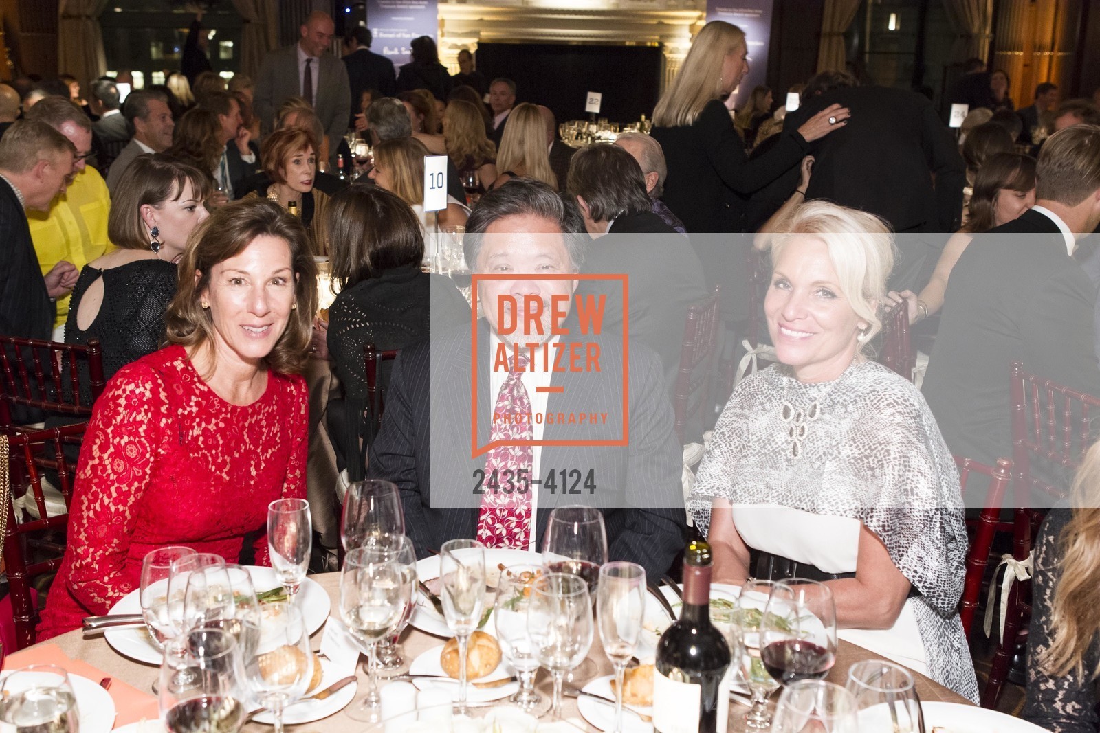 Janet Freemon, Harold Wong, Pamela Kelley, 2014 Bay Area Treasure Award Honoring Jonathan Ive, US, October 31st, 2014, Photo #2435-4124 Janet Freemon, Harold Wong, Pamela Kelley, Photo #2435-4124