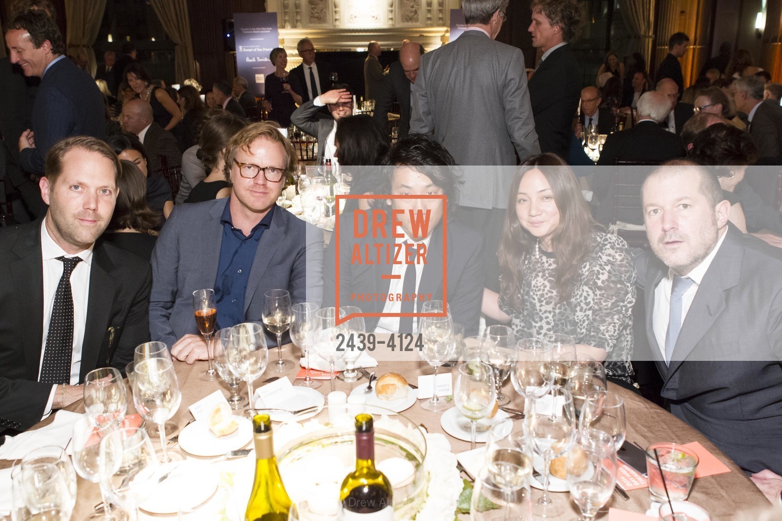 Alan Dye, Rico Zorkendorfor, Eugene Hwang, Makiko Fujikawa, Jony Ive, 2014 Bay Area Treasure Award Honoring Jonathan Ive, US, October 31st, 2014, Photo #2439-4124 Alan Dye, Rico Zorkendorfor, Eugene Hwang, Makiko Fujikawa, Jony Ive, Photo #2439-4124