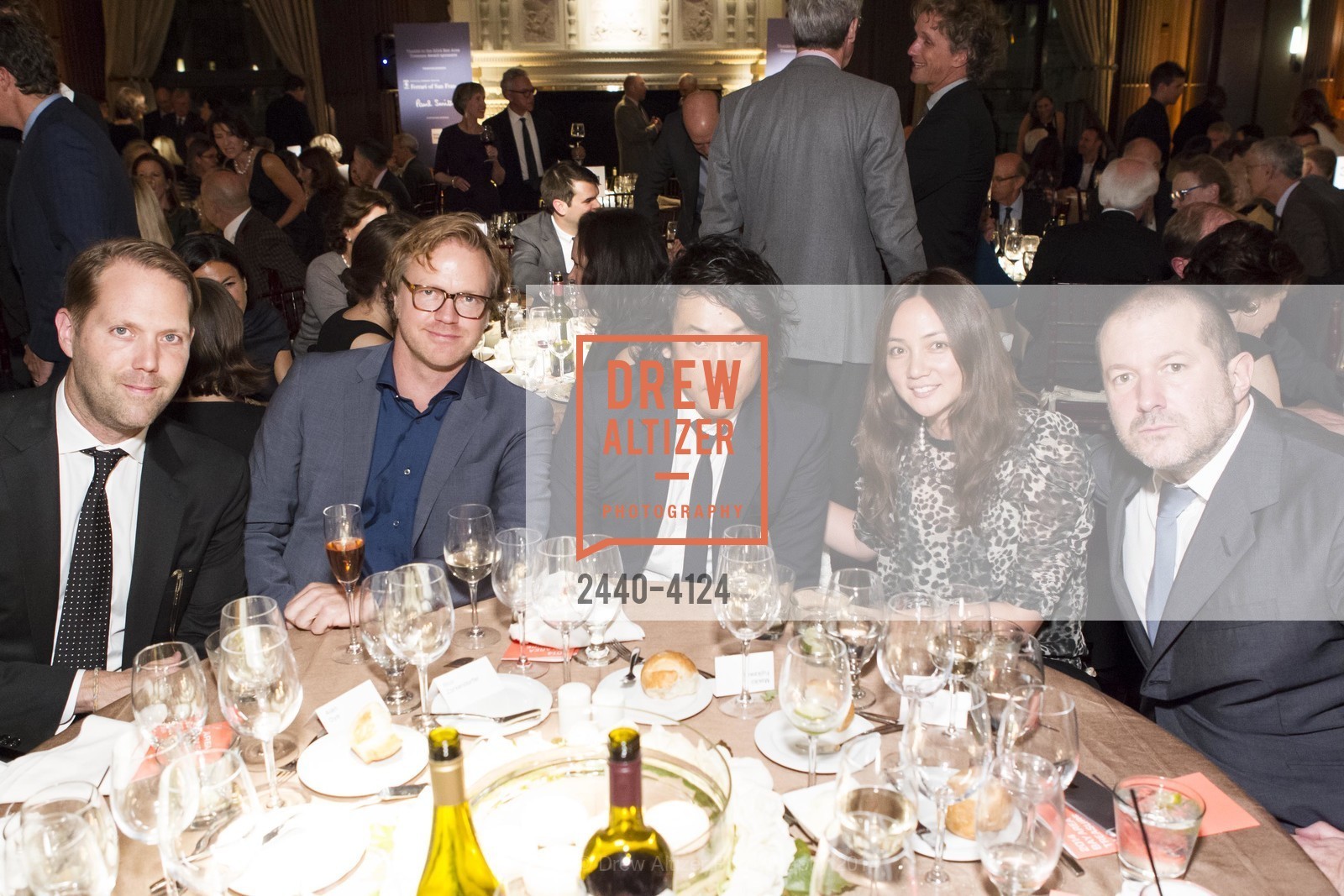 Alan Dye, Rico Zorkendorfor, Eugene Hwang, Makiko Fujikawa, Jony Ive, 2014 Bay Area Treasure Award Honoring Jonathan Ive, US, October 31st, 2014, Photo #2440-4124 Alan Dye, Rico Zorkendorfor, Eugene Hwang, Makiko Fujikawa, Jony Ive, Photo #2440-4124