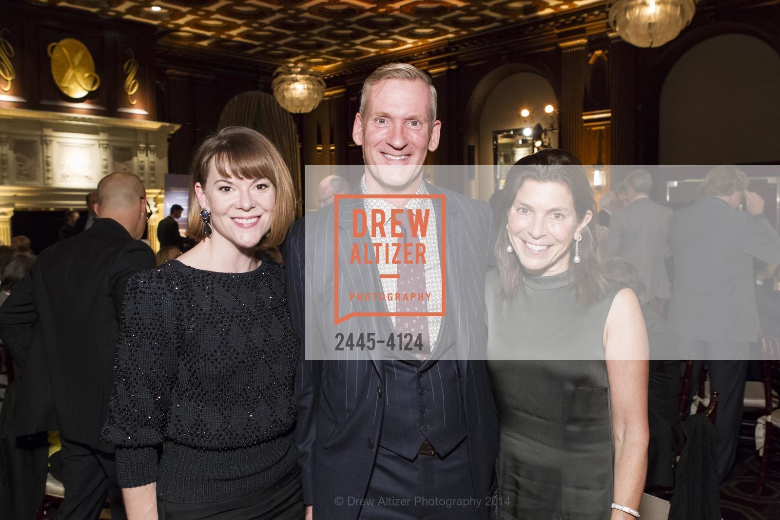 Chloe Harris, Mark Haldeman, Susan Swig, 2014 Bay Area Treasure Award Honoring Jonathan Ive, US, October 31st, 2014, Photo #2445-4124 Chloe Harris, Mark Haldeman, Susan Swig, Photo #2445-4124