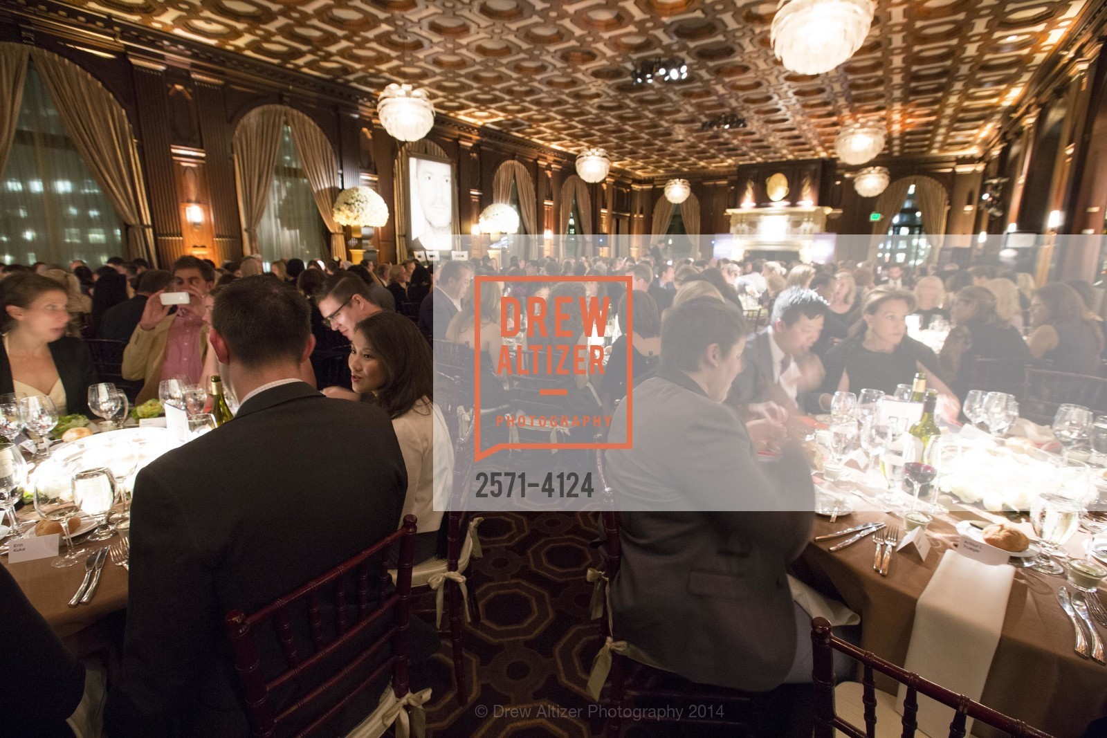 Atmosphere, 2014 Bay Area Treasure Award Honoring Jonathan Ive, US, October 31st, 2014, Photo #2571-4124 Atmosphere, Photo #2571-4124