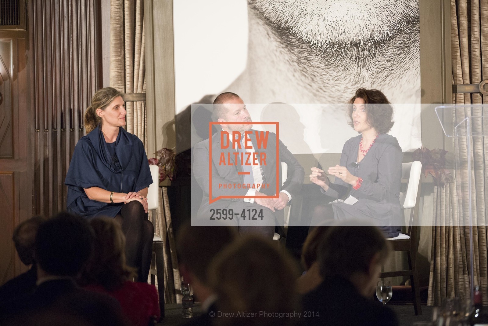 Jennifer Dunlop Fletcher, Jony Ive, Frances Anderton, 2014 Bay Area Treasure Award Honoring Jonathan Ive, US, October 31st, 2014, Photo #2599-4124 Jennifer Dunlop Fletcher, Jony Ive, Frances Anderton, Photo #2599-4124