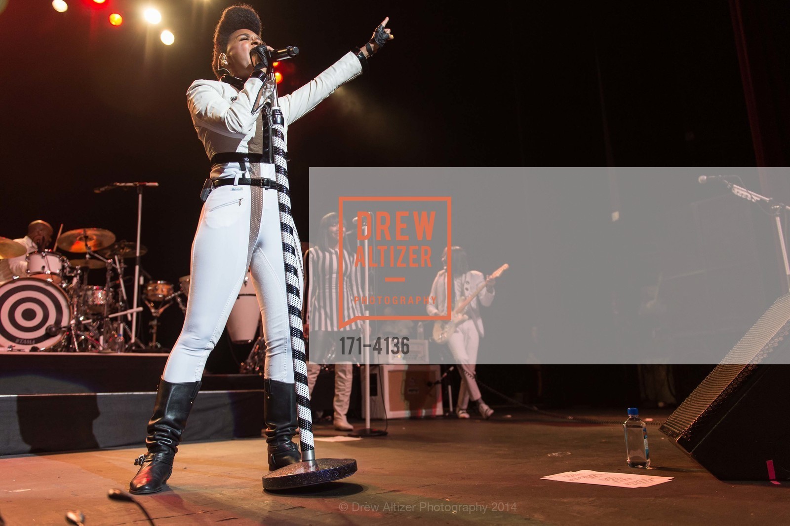 Performance By Janelle Monae, REDF 2014 Benefit Old, US, September 18th, 2014, Photo #171-4136 Performance By Janelle Monae, Photo #171-4136
