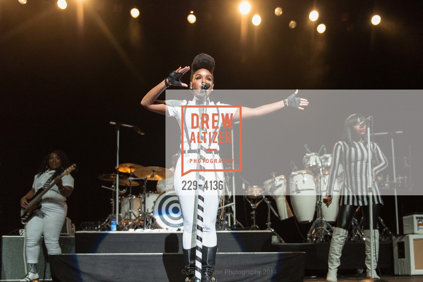 Performance By Janelle Monae, REDF 2014 Benefit Old, US, September 18th, 2014, Photo #229-4136 Performance By Janelle Monae, Photo #229-4136