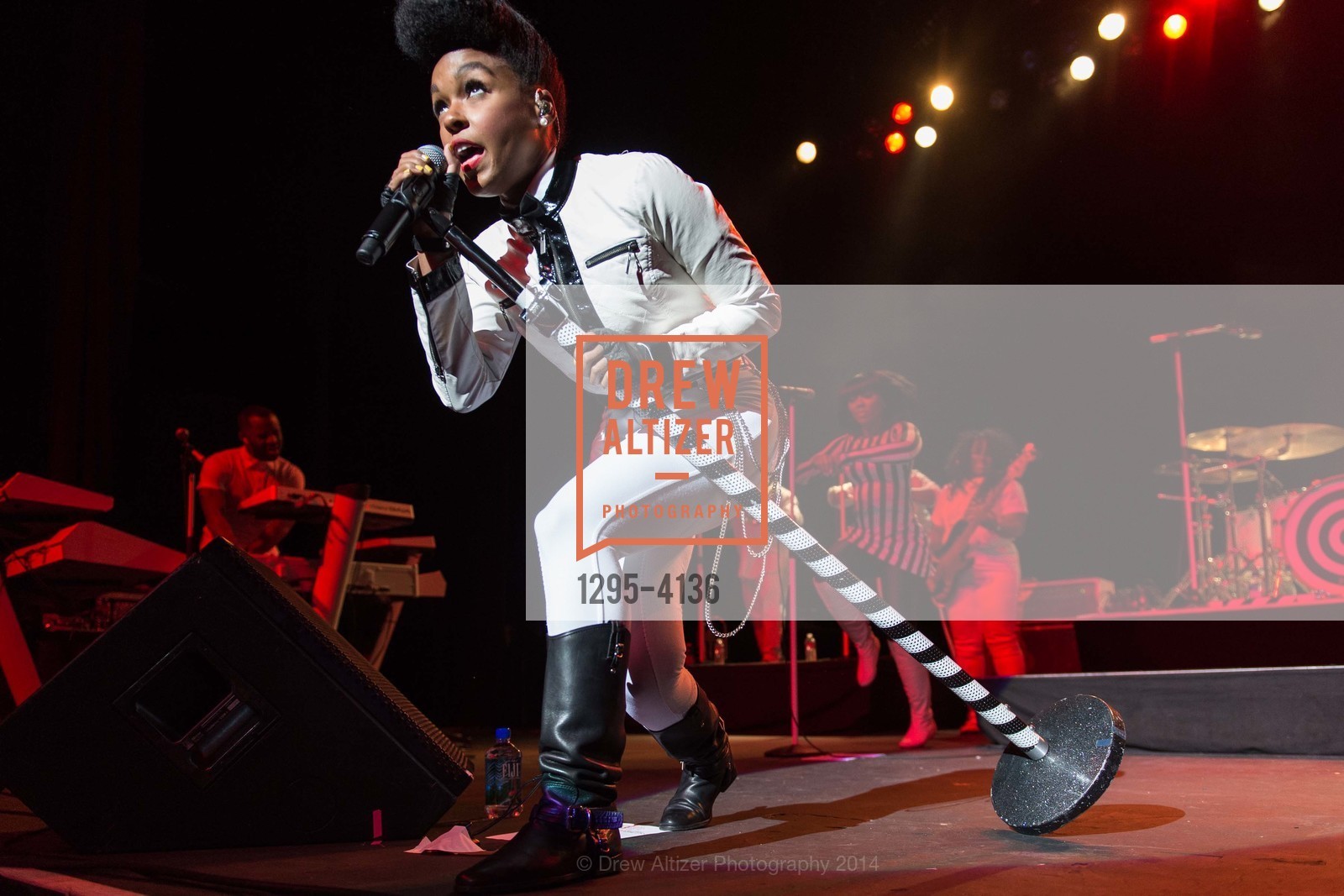 Performance By Janelle Monae, REDF 2014 Benefit Old, US, September 18th, 2014, Photo #1295-4136 Performance By Janelle Monae, Photo #1295-4136