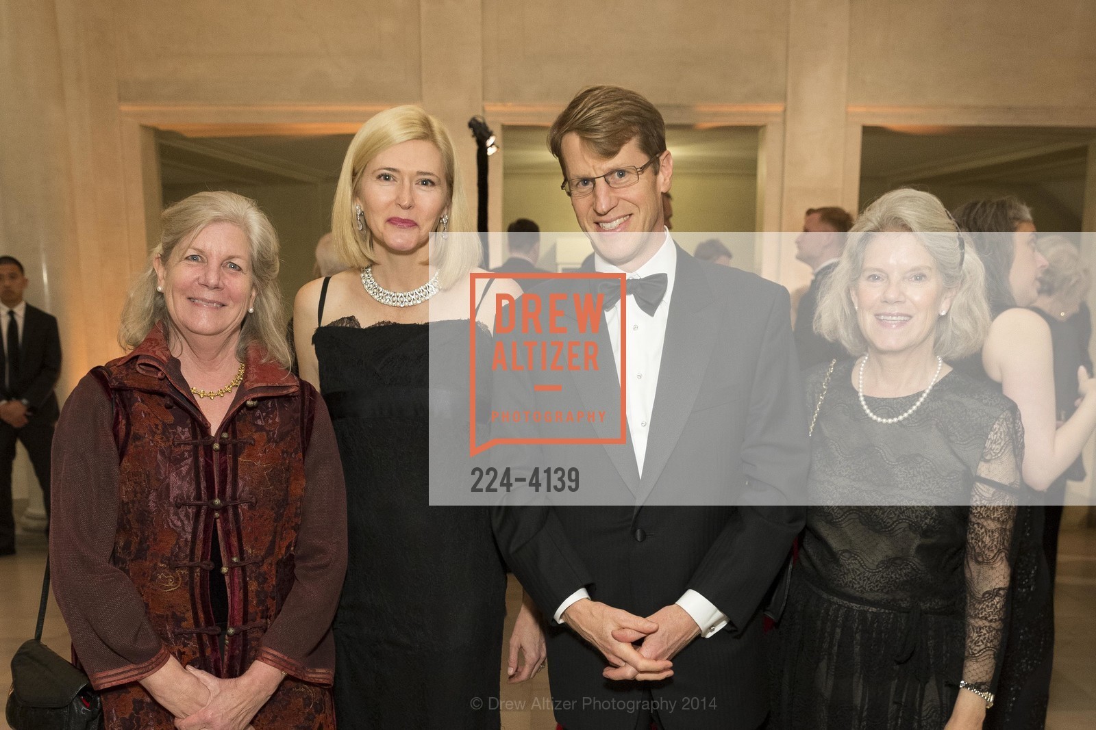 Lauren Hall, Deborah Hatch, LEGION OF HONOR Hosts HOUGHTON HALL Black-Tie Dinner, US, October 15th, 2014, Photo #224-4139 Lauren Hall, Deborah Hatch, Photo #224-4139