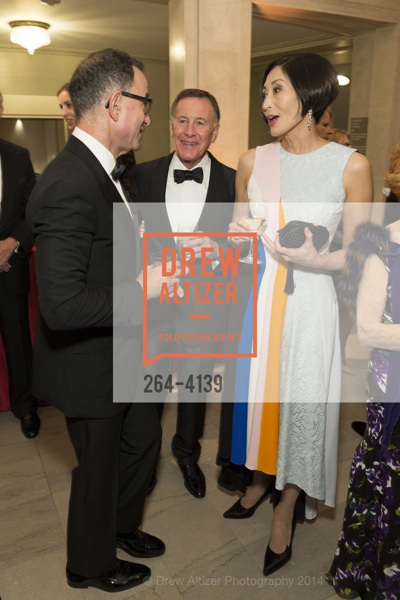 Colin Bailey, Yurie Pascarella, Carl Pascarella, LEGION OF HONOR Hosts HOUGHTON HALL Black-Tie Dinner, US, October 15th, 2014, Photo #264-4139 Colin Bailey, Yurie Pascarella, Carl Pascarella, Photo #264-4139