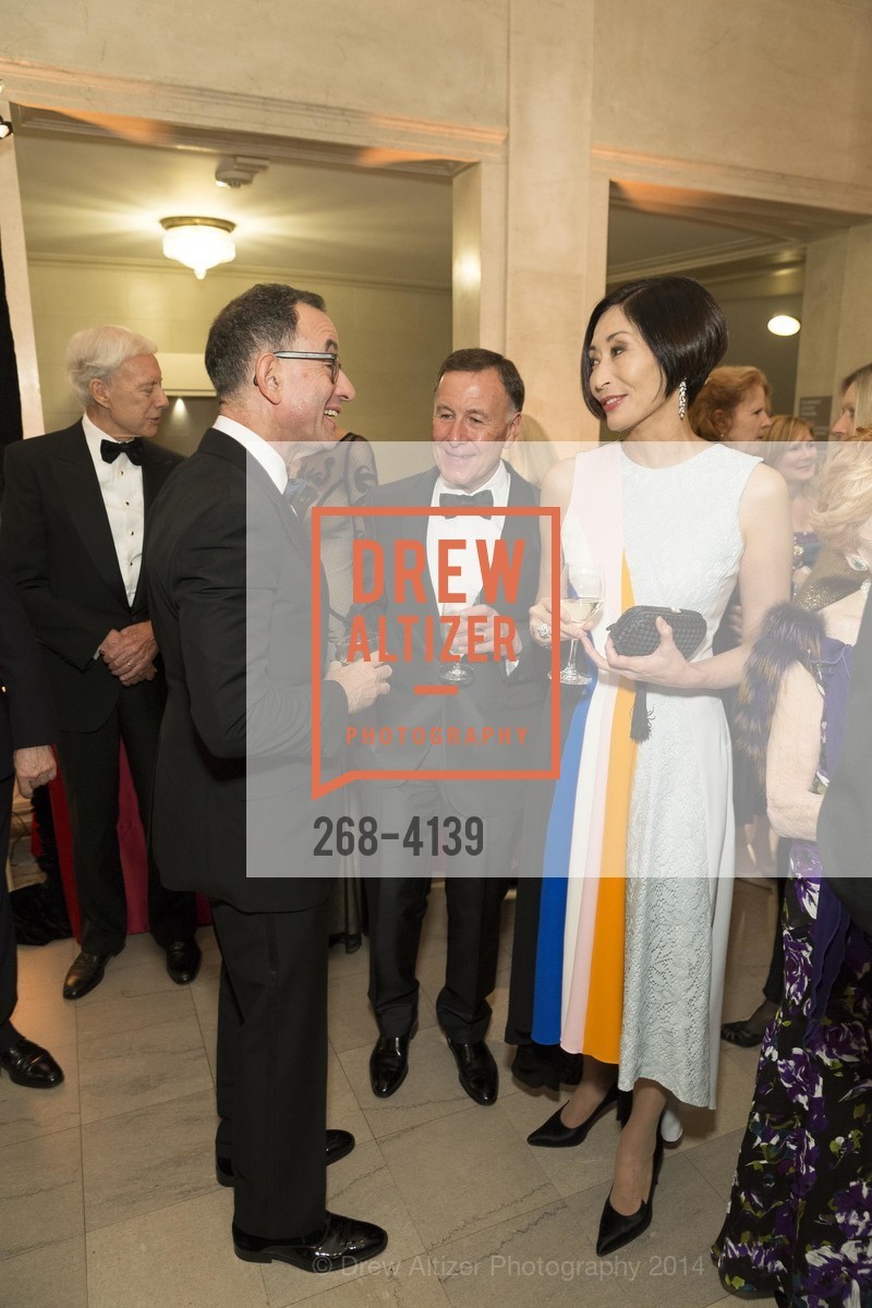 Colin Bailey, Yurie Pascarella, Carl Pascarella, LEGION OF HONOR Hosts HOUGHTON HALL Black-Tie Dinner, US, October 15th, 2014, Photo #268-4139 Colin Bailey, Yurie Pascarella, Carl Pascarella, Photo #268-4139