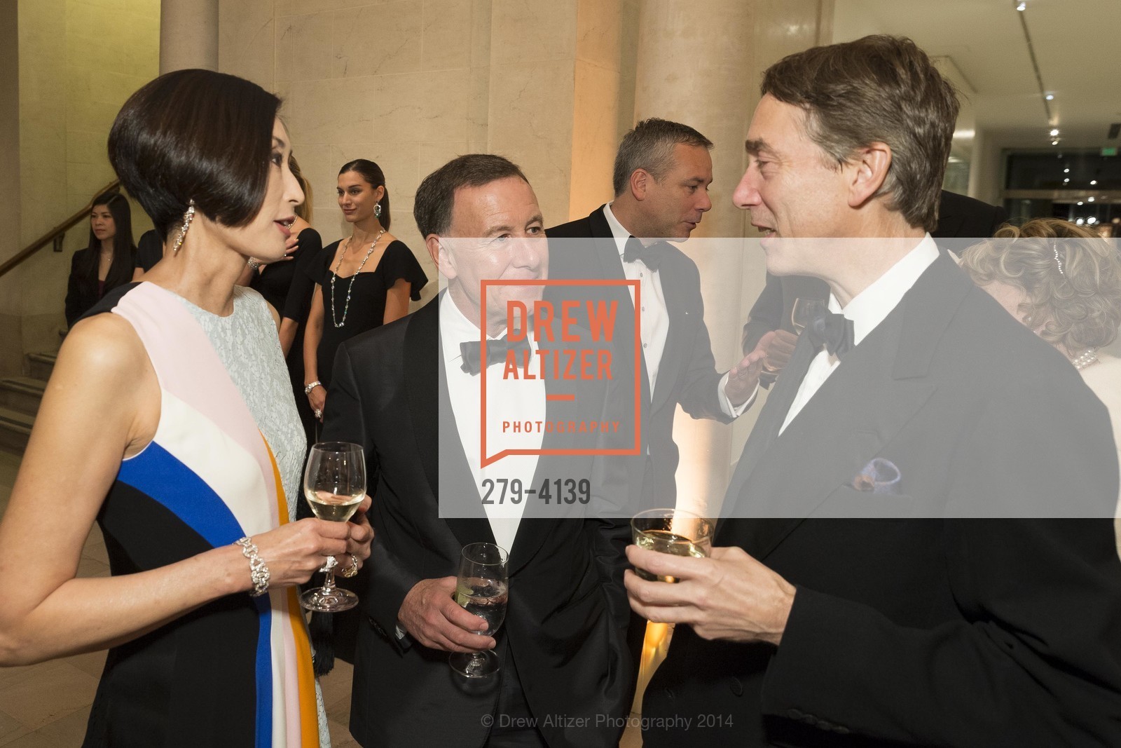 Yurie Pascarella, Carl Pascarella, Lord Cholmondeley, LEGION OF HONOR Hosts HOUGHTON HALL Black-Tie Dinner, US, October 15th, 2014, Photo #279-4139 Yurie Pascarella, Carl Pascarella, Lord Cholmondeley, Photo #279-4139