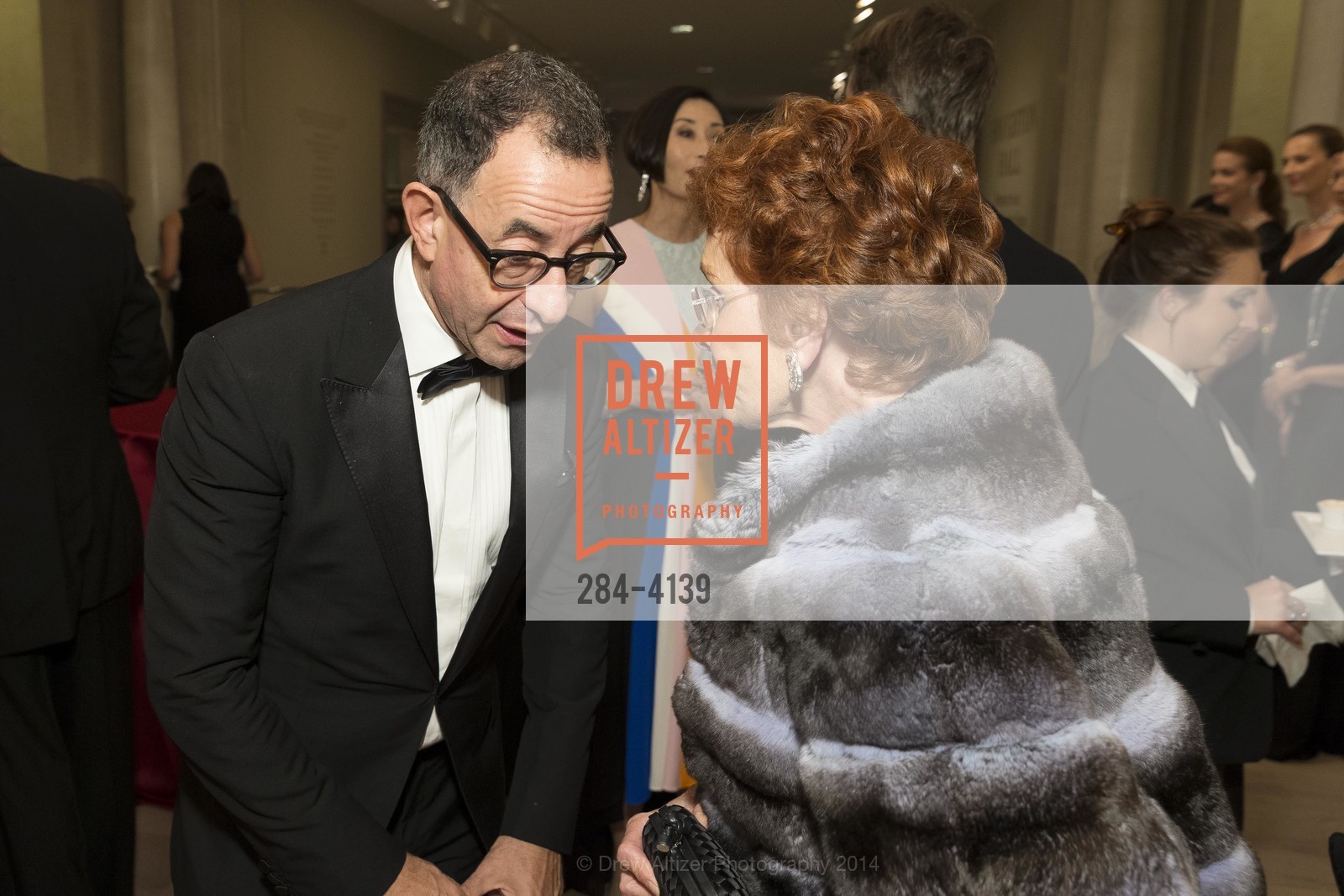 Colin Bailey, Phoebe Cowles, LEGION OF HONOR Hosts HOUGHTON HALL Black-Tie Dinner, US, October 15th, 2014, Photo #284-4139 Colin Bailey, Phoebe Cowles, Photo #284-4139
