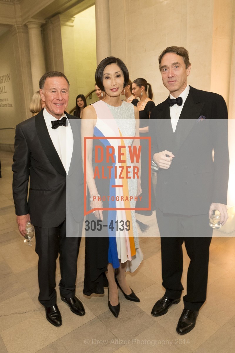 Carl Pascarella, Yurie Pascarella, Lord Cholmondeley, LEGION OF HONOR Hosts HOUGHTON HALL Black-Tie Dinner, US, October 15th, 2014, Photo #305-4139 Carl Pascarella, Yurie Pascarella, Lord Cholmondeley, Photo #305-4139