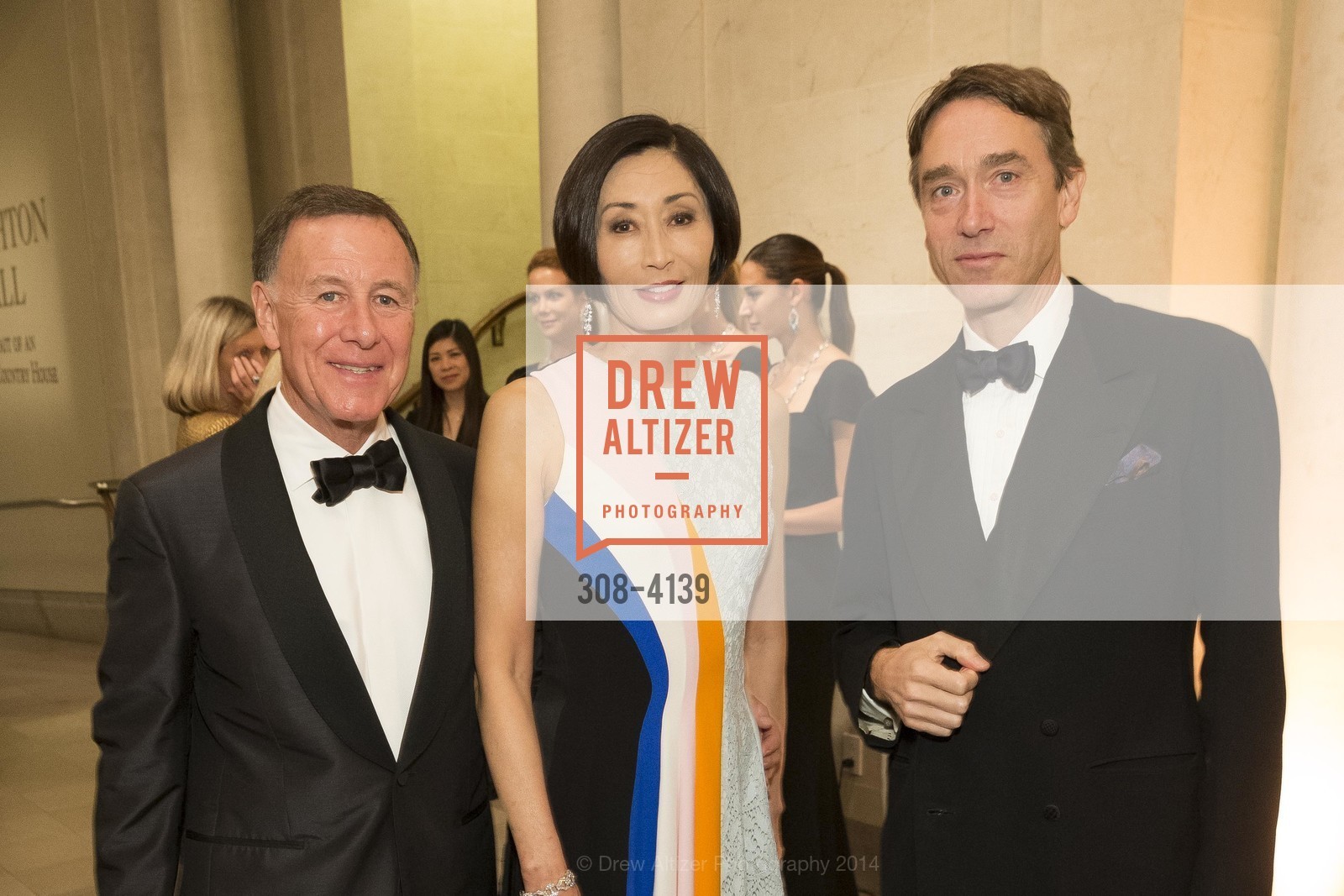 Carl Pascarella, Yurie Pascarella, Lord Cholmondeley, LEGION OF HONOR Hosts HOUGHTON HALL Black-Tie Dinner, US, October 15th, 2014, Photo #308-4139 Carl Pascarella, Yurie Pascarella, Lord Cholmondeley, Photo #308-4139