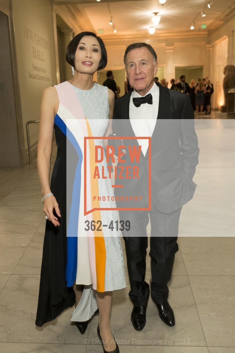 Yurie Pascarella, Carl Pascarella, LEGION OF HONOR Hosts HOUGHTON HALL Black-Tie Dinner, US, October 15th, 2014, Photo #362-4139 Yurie Pascarella, Carl Pascarella, Photo #362-4139
