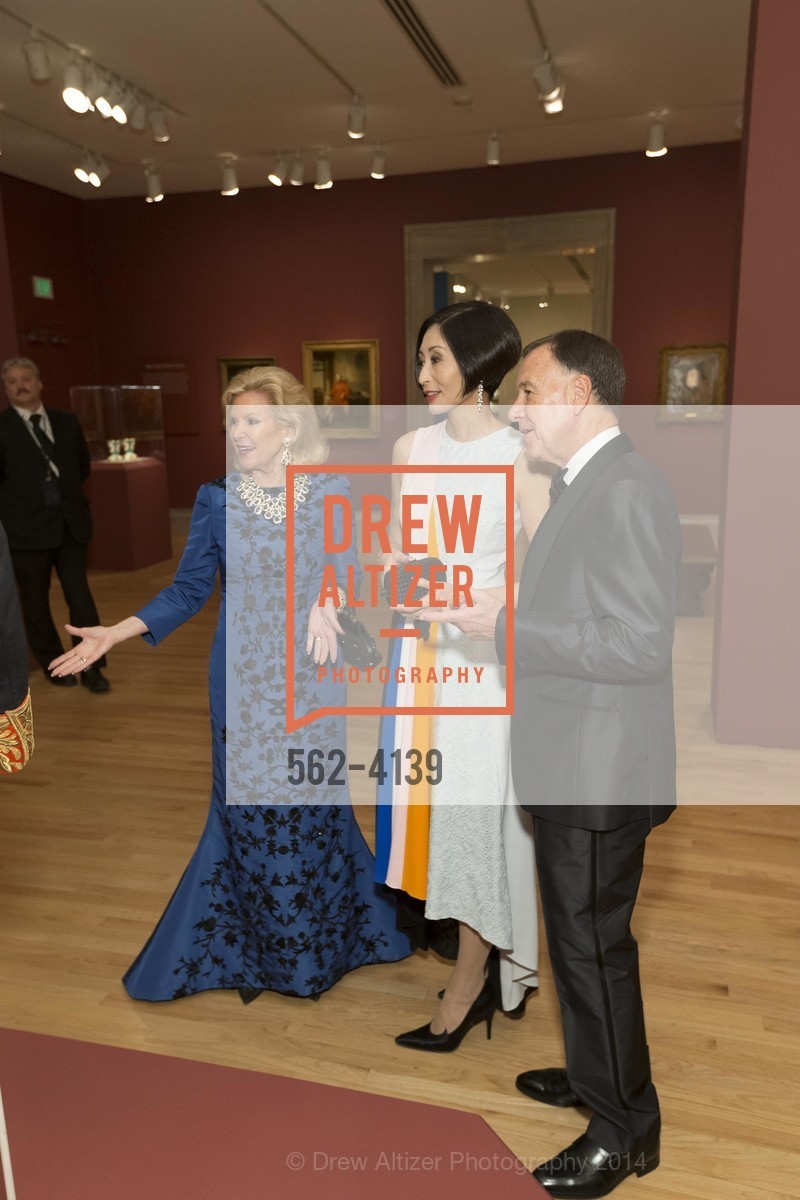 Dede Wilsey, Yurie Pascarella, Carl Pascarella, LEGION OF HONOR Hosts HOUGHTON HALL Black-Tie Dinner, US, October 15th, 2014, Photo #562-4139 Dede Wilsey, Yurie Pascarella, Carl Pascarella, Photo #562-4139