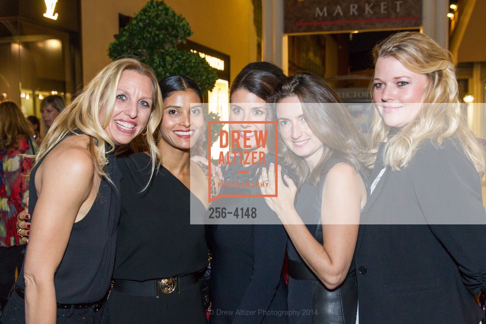 Jennie Lang, Suzette Rennison, Carissa Ashman, Chara Burnett, Jennifer Joffe, Runway & Cocktail Partnership with VOGUE, US, October 31st, 2014, Photo #256-4148 Jennie Lang, Suzette Rennison, Carissa Ashman, Chara Burnett, Jennifer Joffe, Photo #256-4148