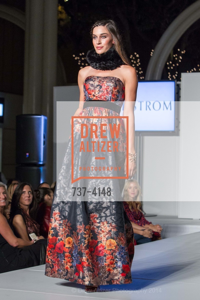 Fashion Show, Runway & Cocktail Partnership with VOGUE, US, October 31st, 2014, Photo #737-4148 Fashion Show, Photo #737-4148