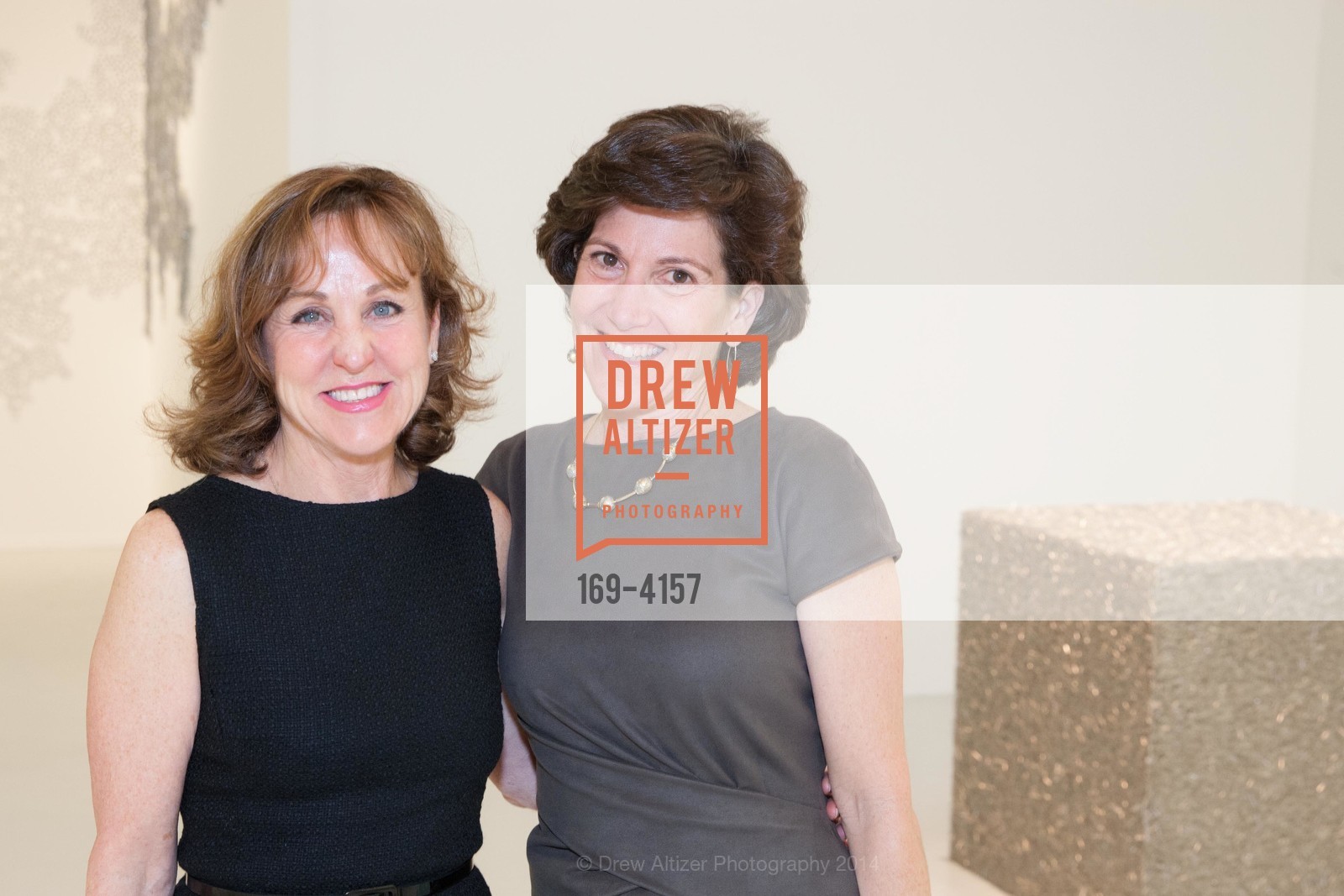 Susan Ford Dorsey, Laura Lauder, PACE GALLERY, Menlo Park Presents Tara Donovan's Exhibit, US, May 21st, 2014, Photo #169-4157 Susan Ford Dorsey, Laura Lauder, Photo #169-4157